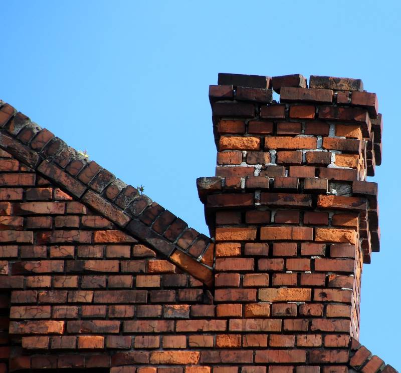 Signs Your Leonard Home Needs a Chimney Inspection Damaged chimney on an Leonard home showing cracks and missing mortar